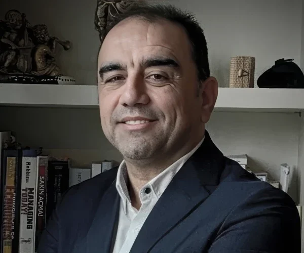Utku varoglu grafiqer 1 600x500