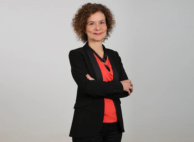 Ayperi Babür